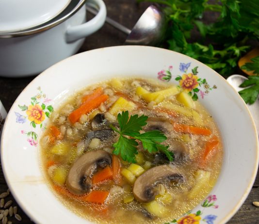Суп с шампиньонами и перловкой