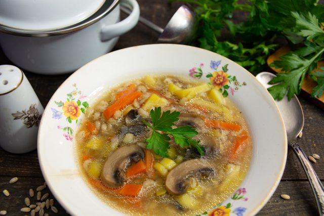 Суп с шампиньонами и перловкой