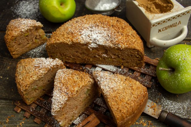 Веганский пирог с яблоками на аквафабе