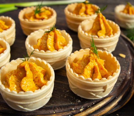 Вкусная закуска «Тарталетки с сельдью» - Рецепты Вкусная закуска «Тарталетки с сельдью»