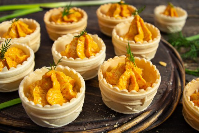 Вкусная закуска «Тарталетки с сельдью» Вкусная закуска «Тарталетки с сельдью»