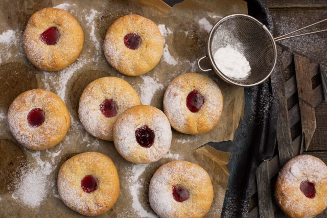 Вкусное песочное печенье — быстрый рецепт