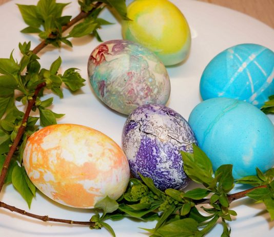 Как создать красивые эффекты на пасхальных яйцах?