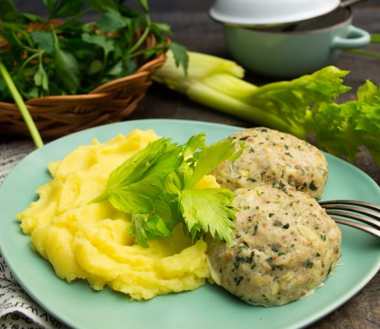 Нежные рыбные котлеты с сельдереем