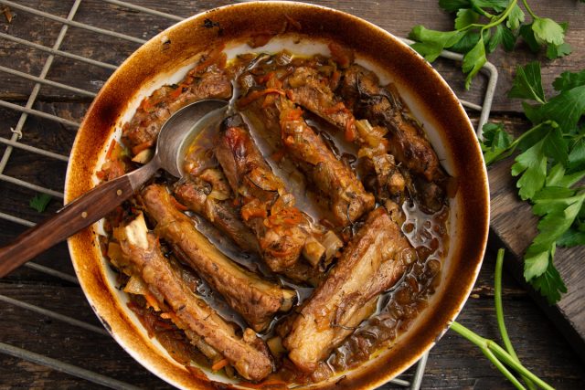 Свиные ребрышки томленные в духовке Свиные ребрышки томленные в духовке