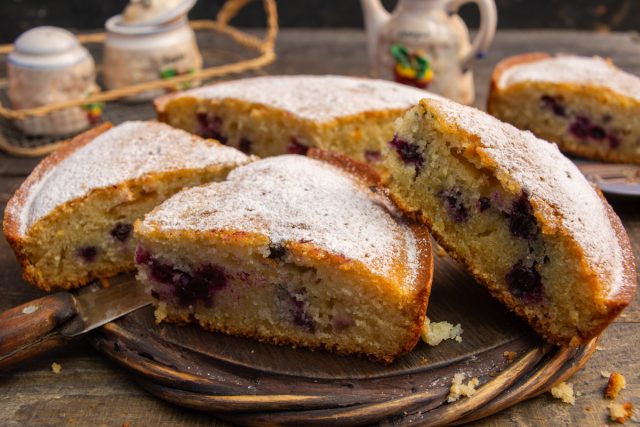 Вкуснейший манник с черной смородиной