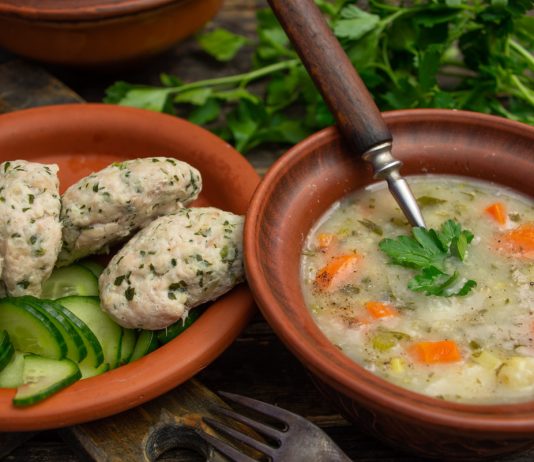 Блюда 2 в 1: диетический суп и паровые котлеты
