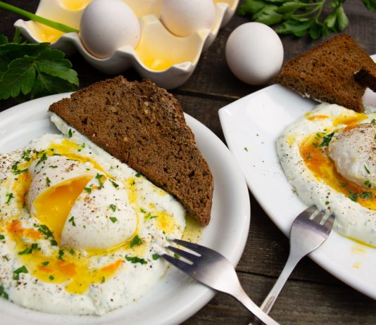 Чылбыр — яичница по-турецки - Основные блюда и гарниры Чылбыр – яичница по-турецки