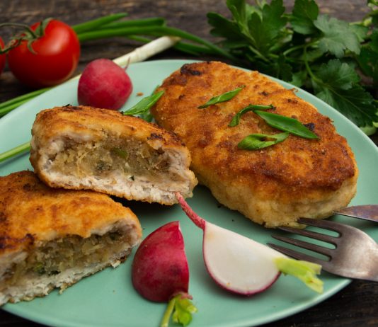 Фаршированные куриные котлеты с орехами и сыром