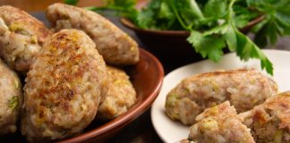 Ленивые голубцы с капустой, рисом и фаршем в духовке