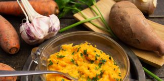 Пюре из батата с морковью и чесноком