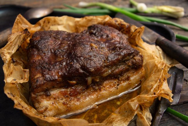 Грудинка запеченная с соусом барбекю