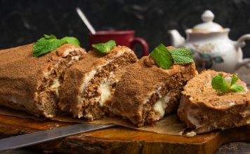 Шоколадный рулет с кремом «Пломбир»