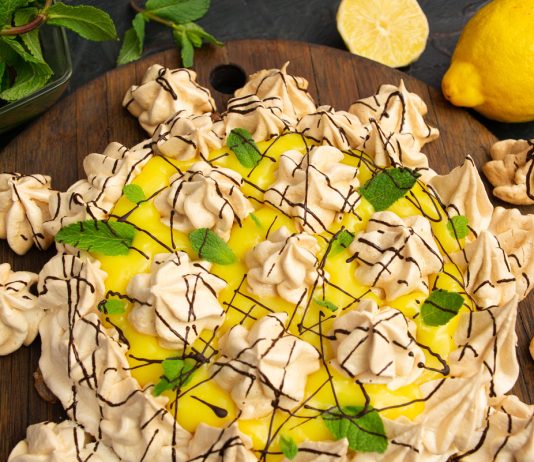 Торт-безе с лимонным кремом