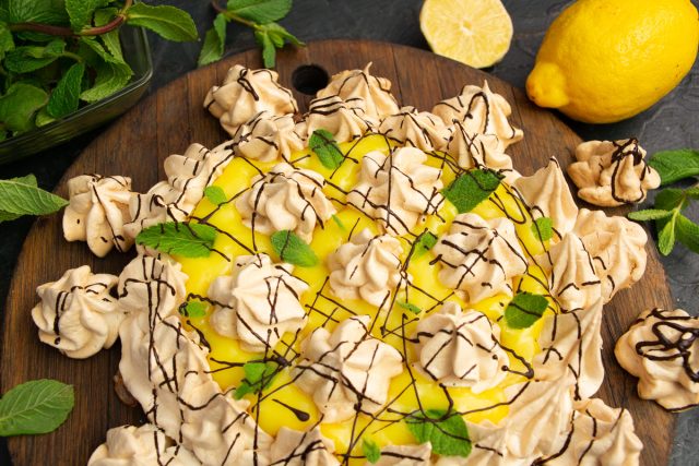 Торт-безе с лимонным кремом