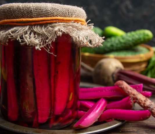 Маринованные огурцы со свеклой - Рецепты Маринованные огурцы со свеклой