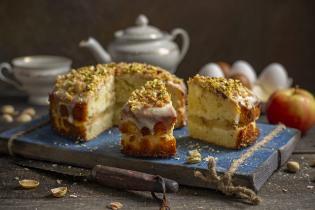 Используем яблочный урожай: пышный кекс с яблоками