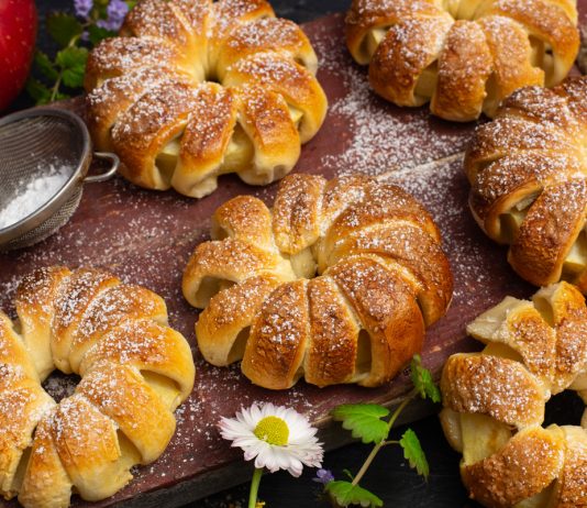 Слойки с яблоками — самый простой рецепт - Рецепты Слойки с яблоками — самый простой рецепт