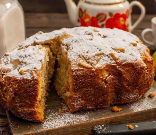 Чудо из хлебопечки — готовим манник с яблоками и корицей