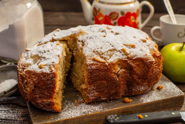 Чудо из хлебопечки — готовим манник с яблоками и корицей