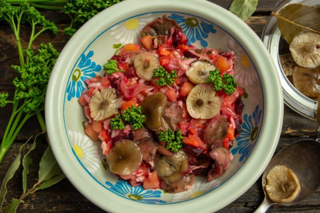 Винегрет с опятами – самый вкусный постный салат