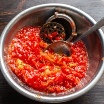 Пропускаем овощи через мясорубку Пропускаем овощи через мясорубку