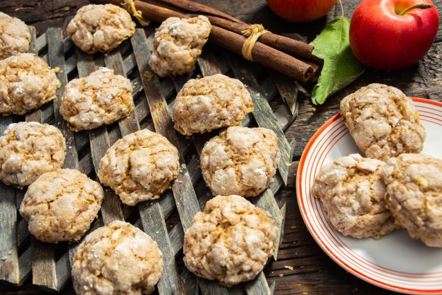 Рассыпается во рту — яблочное печенье с трещинками