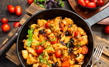 Сочная курица в соусе «Путтанеска»