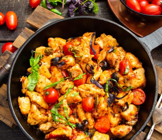 Сочная курица в соусе «Путтанеска»