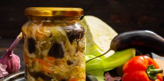 Зимний салат из баклажанов и капусты
