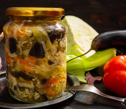 Зимний салат из баклажанов и капусты - Рецепты Зимний салат из баклажанов и капусты