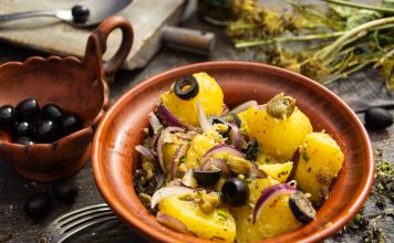 Теплый картофельный салат по-провансальски