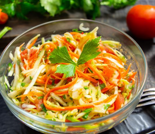 Пикантный салат из капусты с помидорами и морковью - Рецепты Пикантный салат из капусты с помидорами и морковью