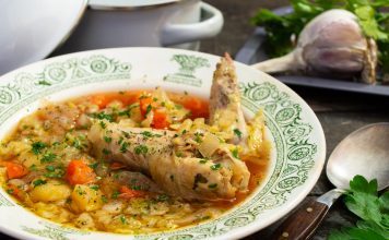 Ароматный куриный суп из крылышек