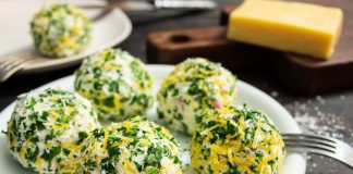 Вкуснейшая закуска из крабовых палочек и сыра