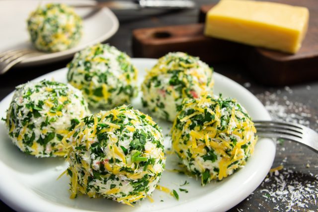 Вкуснейшая закуска из крабовых палочек и сыра