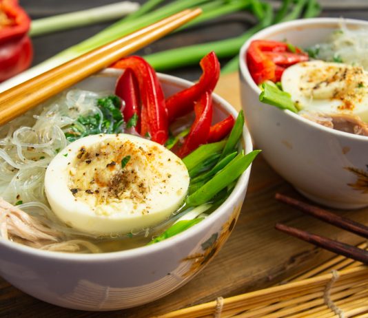 Корейский куриный суп с яйцом - Рецепты Корейский куриный суп с яйцом