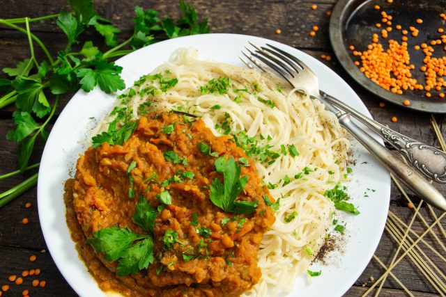 Вкусное болоньезе с чечевицей