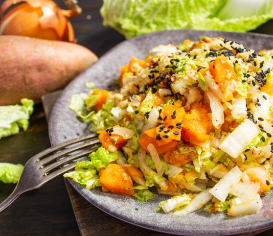 Овощной салат со сладким картофелем