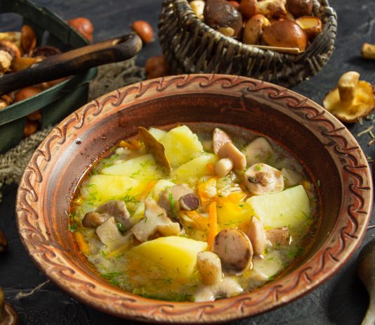 Грибной суп с маслятами и перловкой