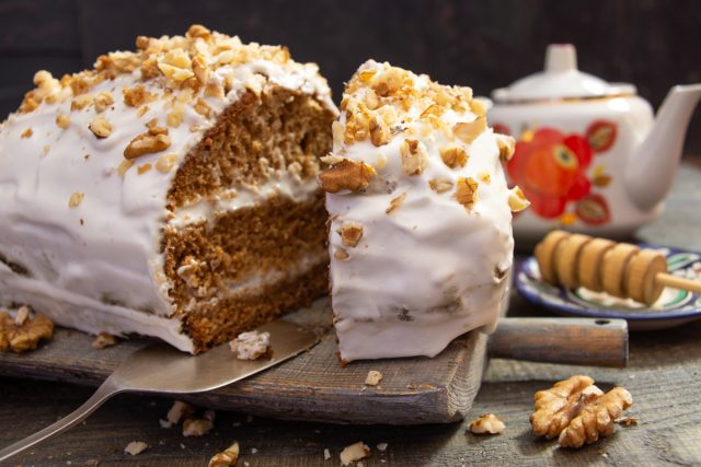 Кекс «Медовик» — быстрый рецепт для любителей медового торта