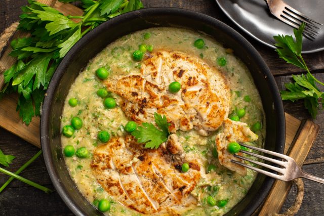 Куриное филе в чесночном соусе Куриное филе в чесночном соусе