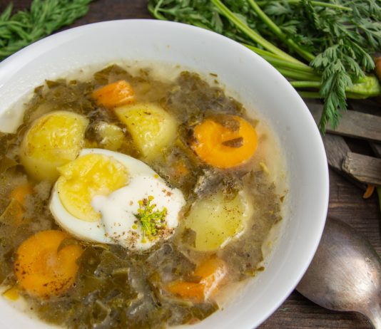 Суп щавелевый с курицей и яйцом