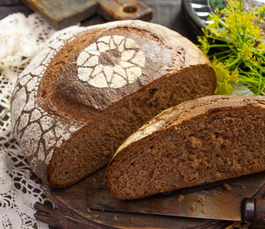 Тминный цельнозерновой хлеб с льняной мукой