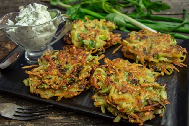 Картофельные драники с капустой и гречневыми хлопьями Картофельные драники с капустой и гречневыми хлопьями