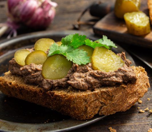 Паштет из куриной печени с коньяком и орехами - Рецепты Паштет из куриной печени с коньяком и орехами