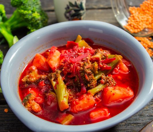 Вегетарианский борщ с брокколи