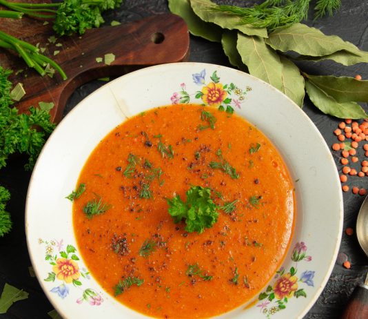 Красный суп с чечевицей – вегетарианский рецепт