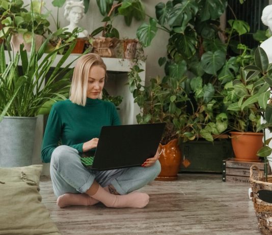 Оазис в доме: 15 идей дизайна квартиры в стиле биофилии