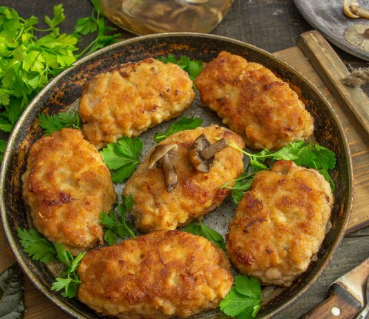 Зразы мясные с жареными опятами и луком в панировке - Основные блюда и гарниры Зразы мясные с жареными опятами и луком в панировке